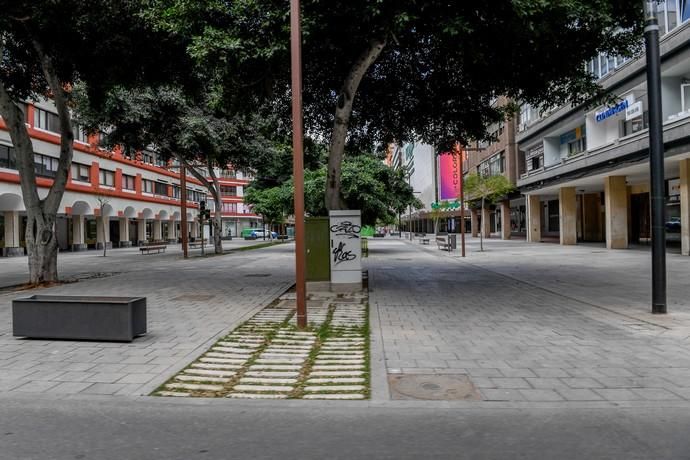 25-03-20 LAS PALMAS DE GRAN CANARIA. CIUDAD. LAS PALMAS DE GRAN CANARIA. Recorrido por la ciudad para vera su desolación.   Fotos: Juan Castro.  | 25/03/2020 | Fotógrafo: Juan Carlos Castro