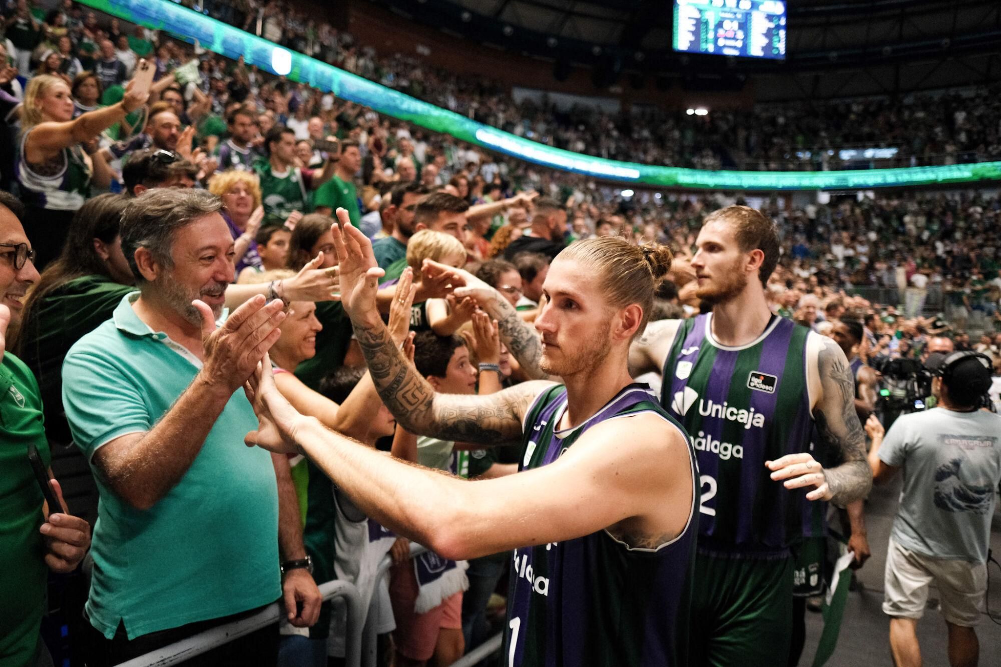 Despedida entre afición y el Unicaja