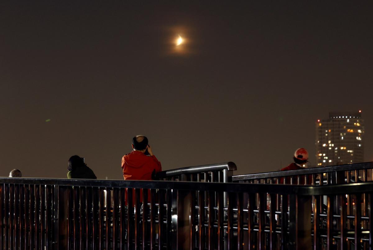 Así ha sido el eclipse parcial de Luna.
