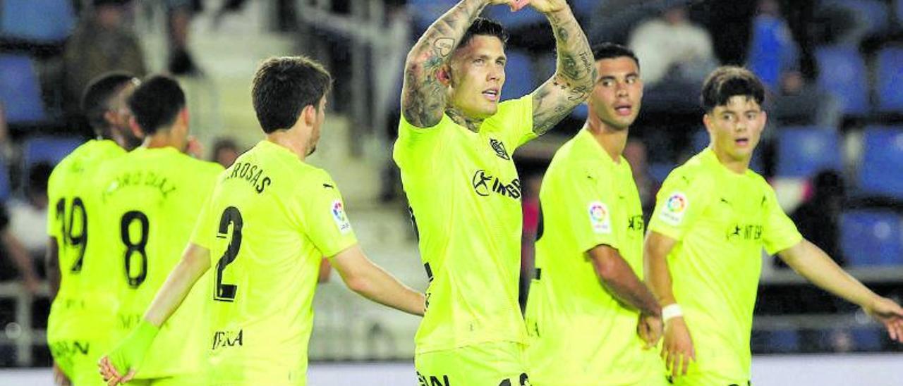 Cristo hace el gesto del corazón, con la palabra «Familia» tatuada en su brazo izquierdo, dedicando el gol del Heliodoro a sus familiares, que se encontraban en la tribuna. | Área 11