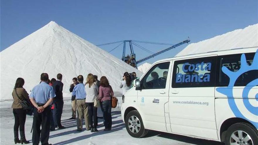 Los técnicos de turismo visitaron entre otros la industria de la sal de Torrevieja.