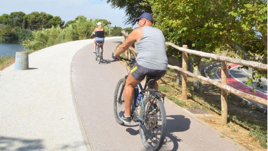 Els carrils bici i el passeig d’Empuriabrava, atractius per als residents francesos