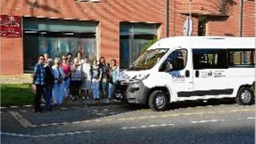 El vehicle, davant del rober de Sant Antoni de Calonge.