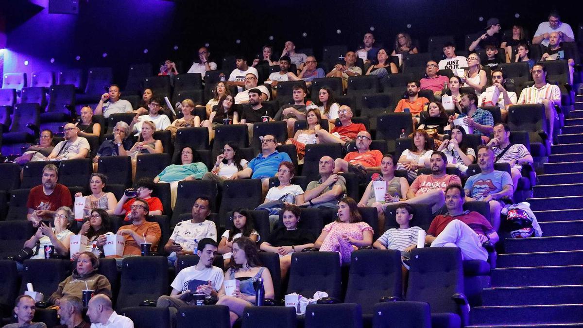 Espectadors als Ocine de Girona per veure l’últim film d’Indiana Jones. | ANIOL RESCLOSA