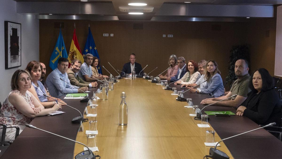Constituión de la mesa de trabajo para el Pacto por el Medio Rural, el pasado mes de agosto.
