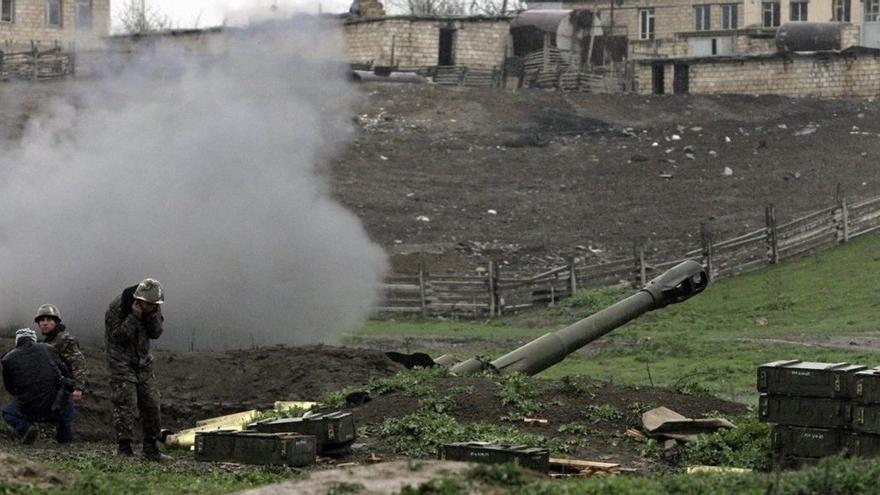 Artilleria de autodefensa en Nagorno-Karabakh.