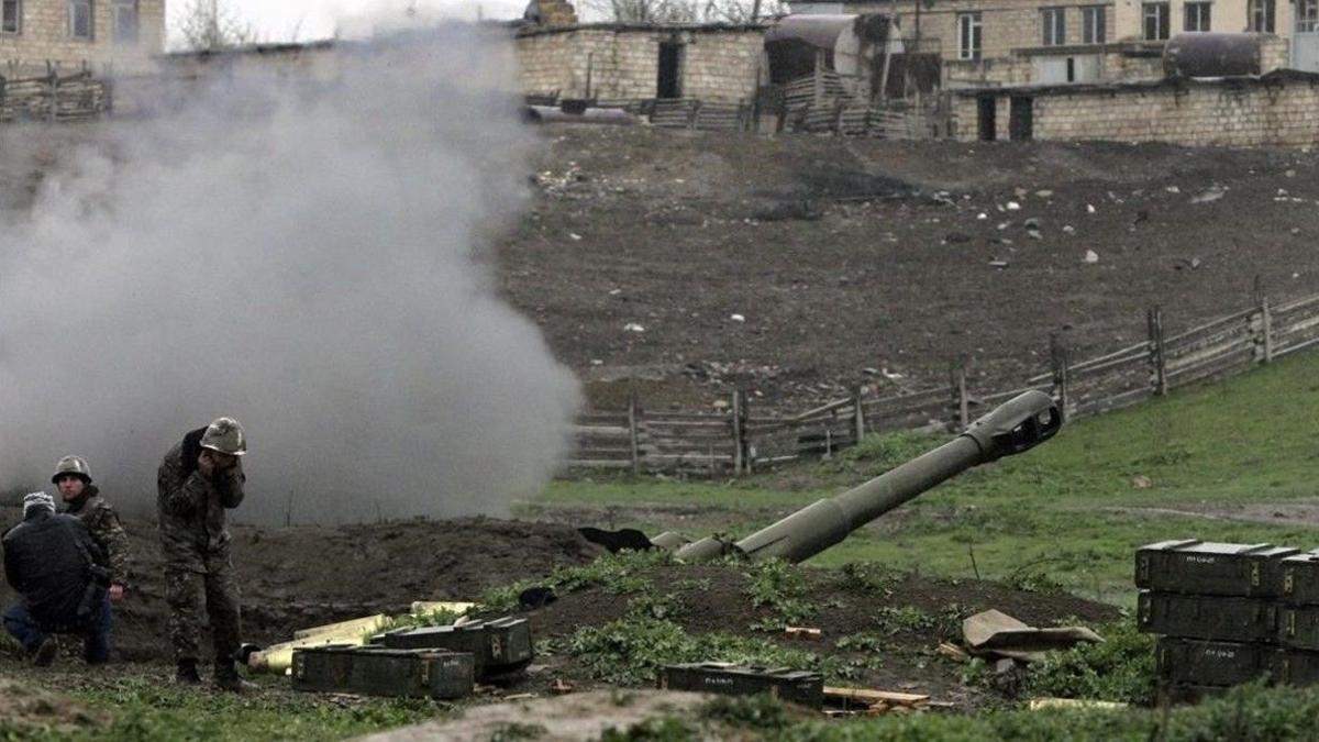 Artilleria de autodefensa en Nagorno-Karabakh.