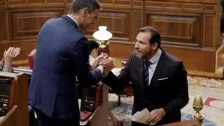 El PSOE vuelve a recurrir a Puente: acusa a Feijóo de "manosear" al Rey