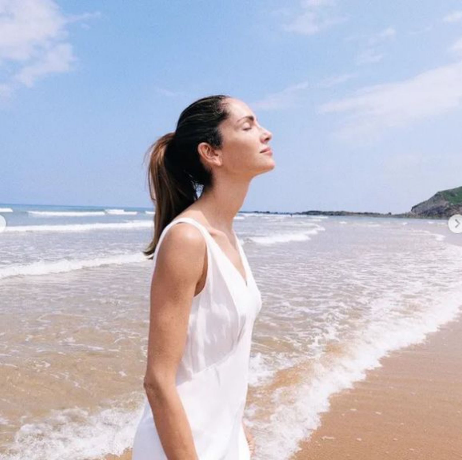 Eugenia Silva en la playa de Vega.  |  INSTAGRAM