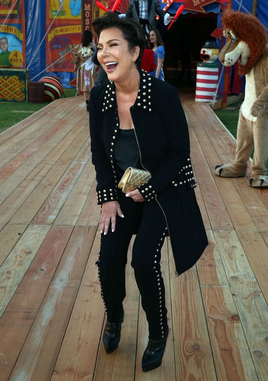 Kris Jenner en el desfile de la colección crucero 2019 de Moschino