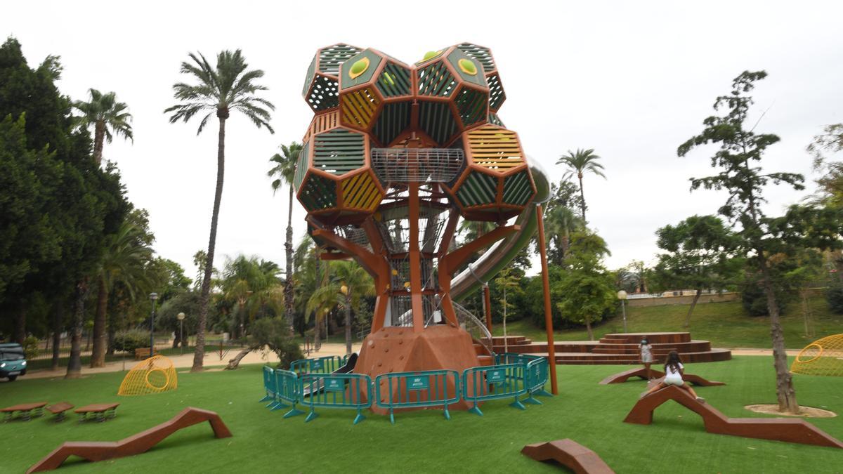 Parques infantiles en Murcia: los suelos de los parques infantiles