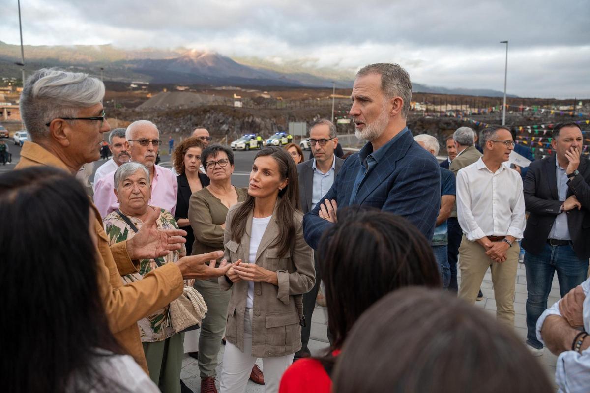 Los reyes se reúnen en La Palma con afectados por la erupción del volcán