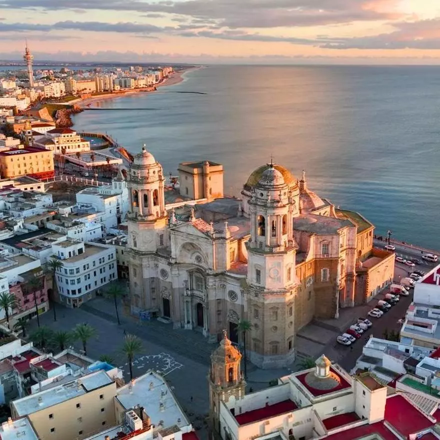 La playa de Cádiz considerada la mejor de Andalucía : "Son 4 kilómetros de pura felicidad"