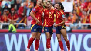 Alexia, Olga Carmona y Aitana Bonmatí celebran el gol ante Bélgica