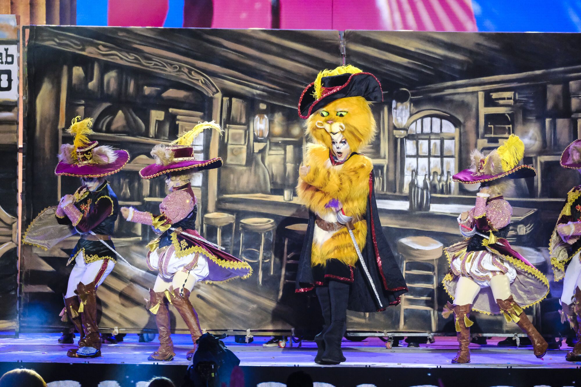 1. Drag Lemnos (Brian Alexander Martínez Fez) Con el patrocinio de S3FIT Las Rehoyas y un diseño de Nelson Rodríguez y Michael Rodríguez presenta el espectáculo Detrás de un mato siempre hay un gato miaumor.