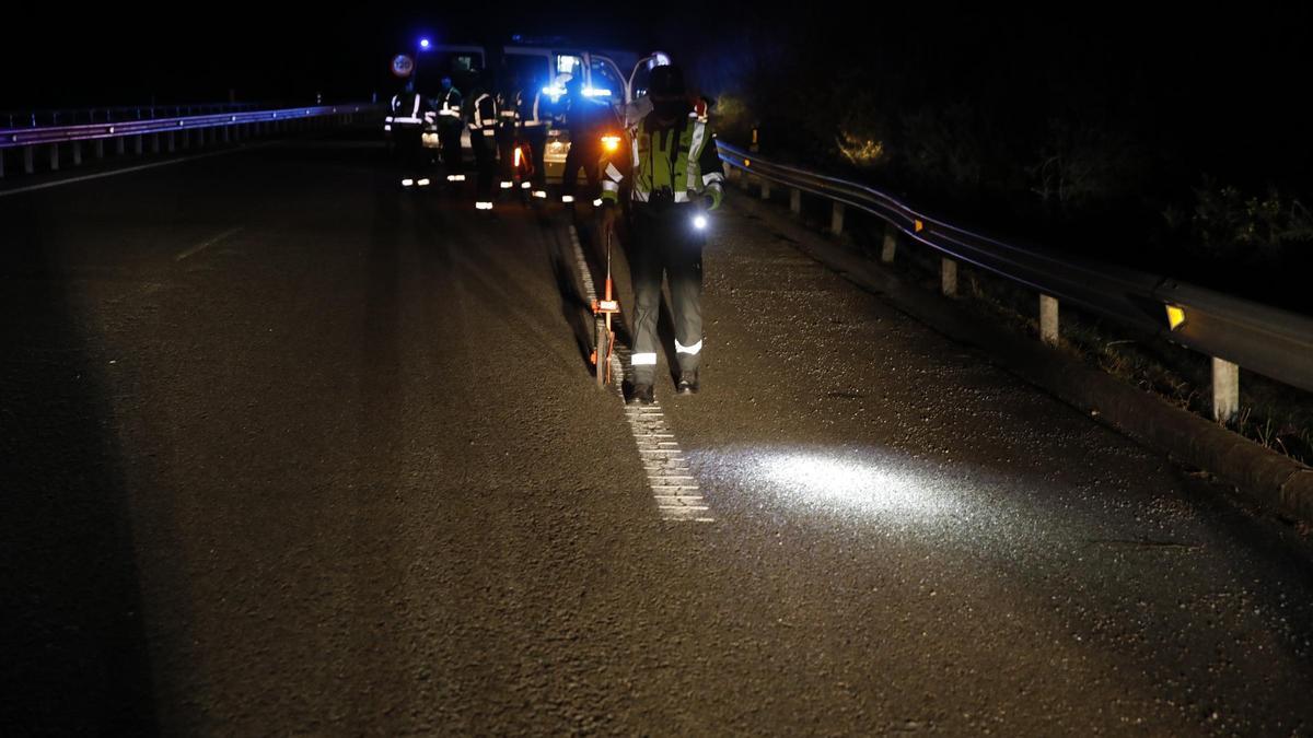 Muere un guardia civil arrollado por una furgoneta en la Autovía Minera