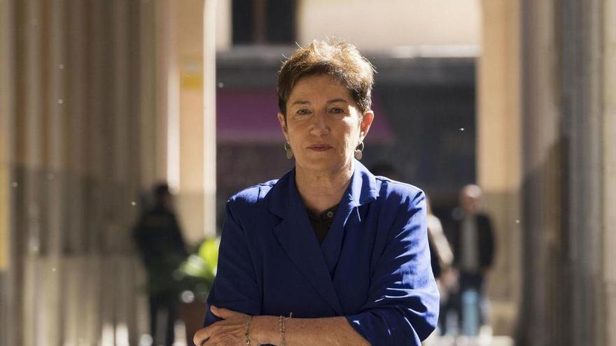 Margalida Solivellas, corresponsal de TV3 en Baleares durante 37 años, recorre en un libro los casos de corrupción en las islas