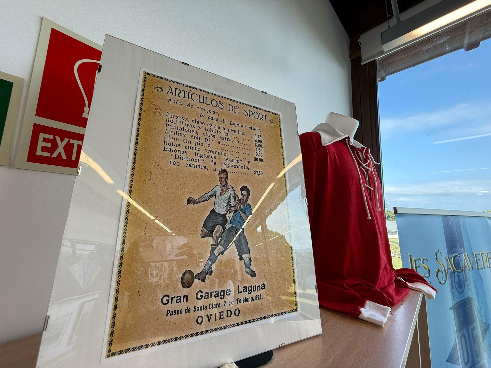 Así fue la inauguración de la exposición Fundadores del Real Oviedo en Lugo de Llanera