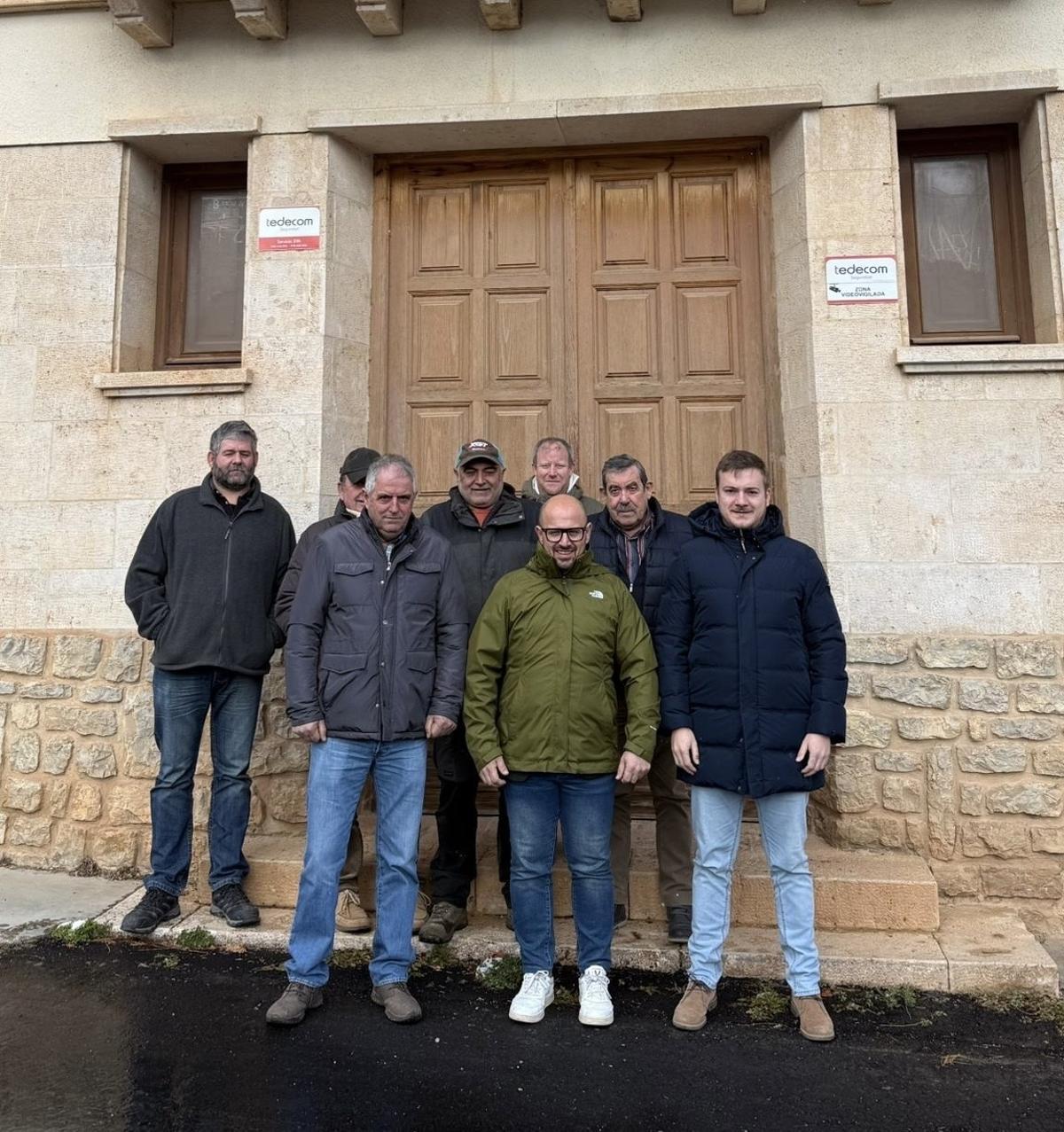 El candidato del PAR, Alberto Izquierdo, en su visita a Tramacastilla