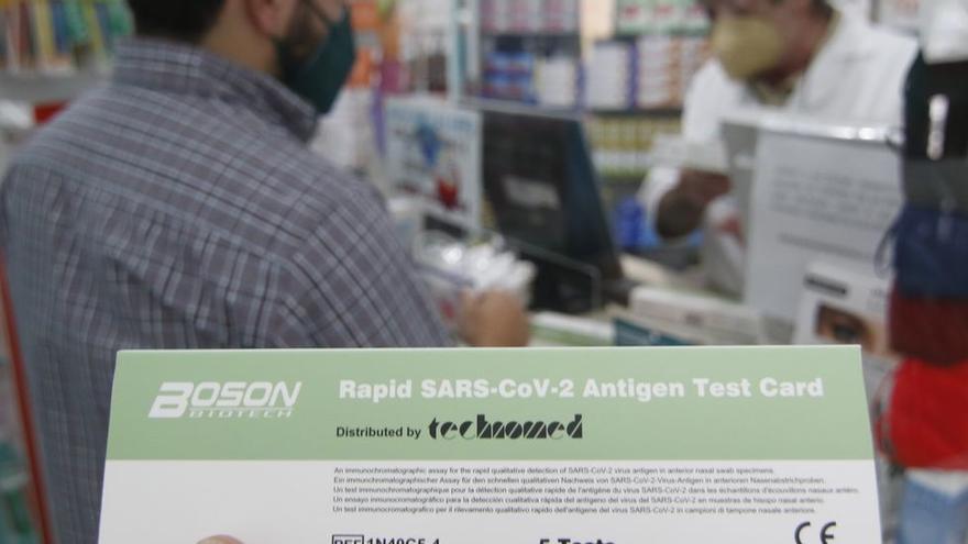 Venta de test de antígenos en una farmacia de Córdoba.