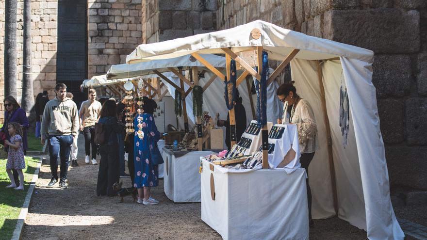 Regresa a Mérida el mercado artesano de la Asociación ‘A mano sin prisas’