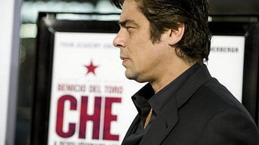 El actor puertoriqueño Benicio del Toro a su llegada al estreno de la Película &quot;Che&quot;.