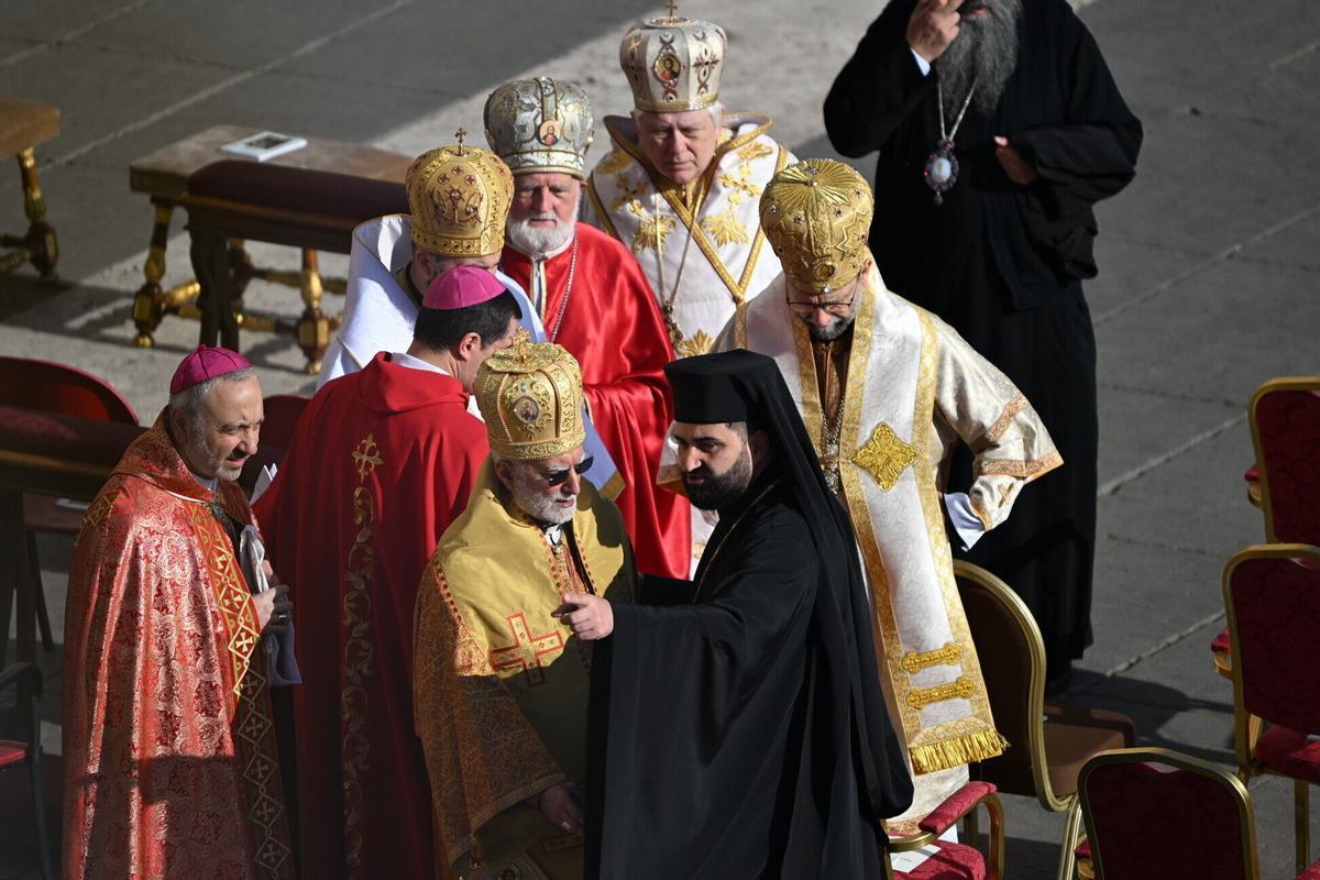 Vatican City (Vatican City State (Holy See)), 26/04/2025.- Clergy await Pope Francis funeral Mass in St. in the courtyard of St. Peters Basilica in Vatican City, 26 April 2025. Pope Francis passed away on Easter Monday, 21 April 2025, at the age of 88. (Papa) EFE/EPA/DAREK DELMANOWICZ POLAND OUT. POLAND OUT