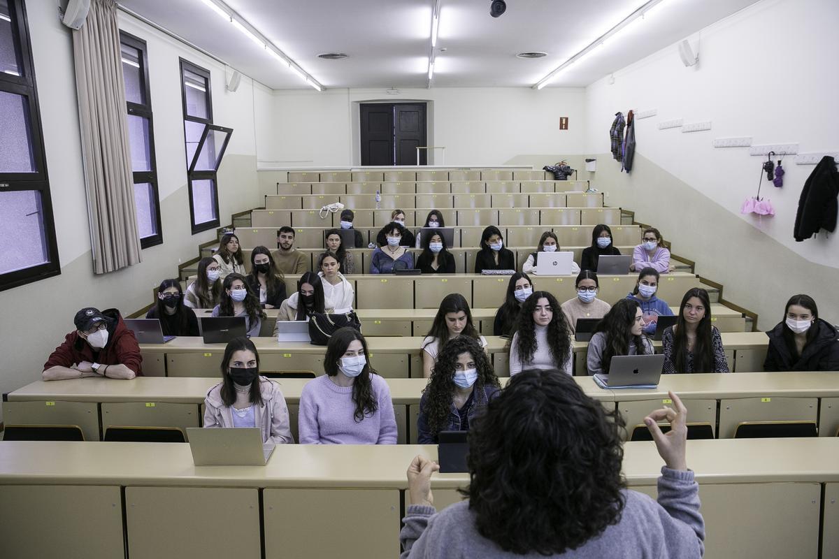 Aula de la faucltad de Enfermería de la Universitat de Barcelona.