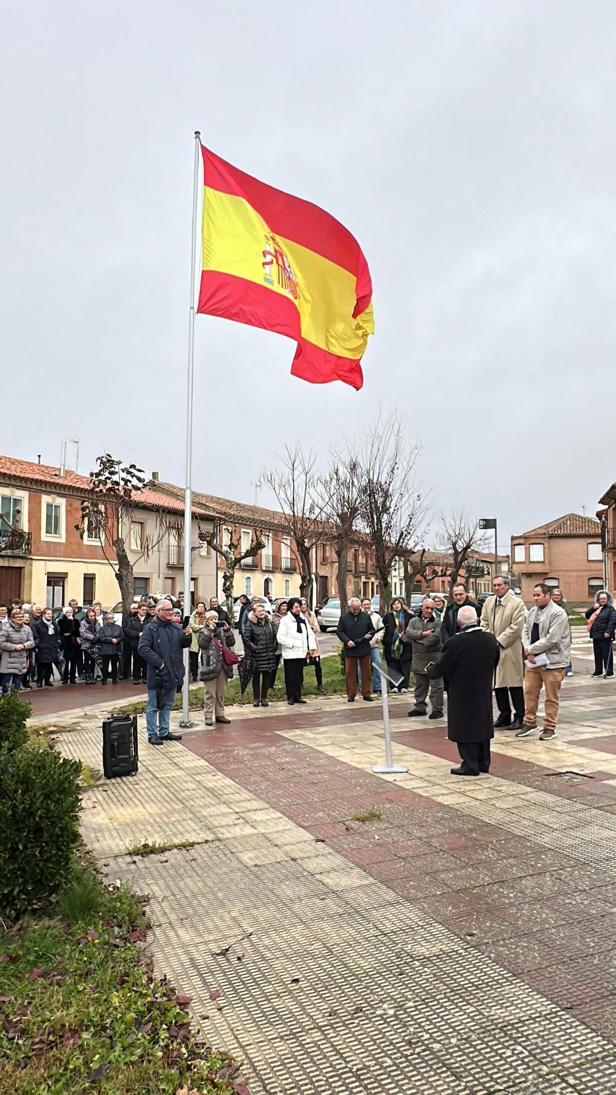 Acto de imposición de la medalla al mérito ciudadano al párroco jubilado Abelardo Febrero Fernández.