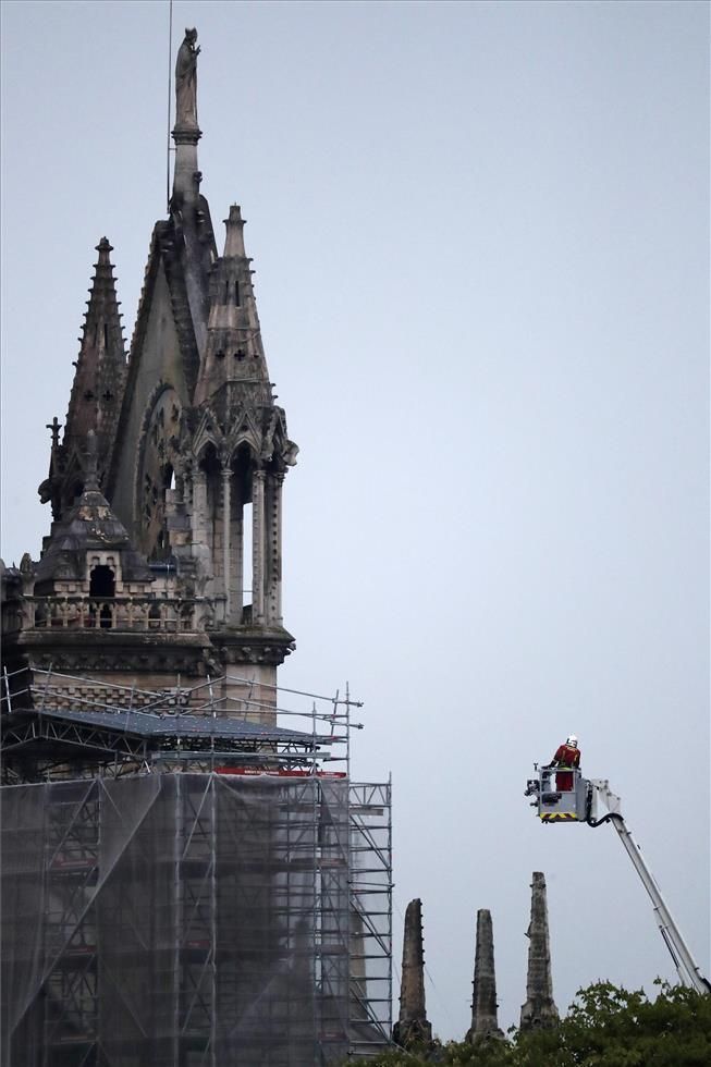 El día después del incendio de la catedral de Notre Dame