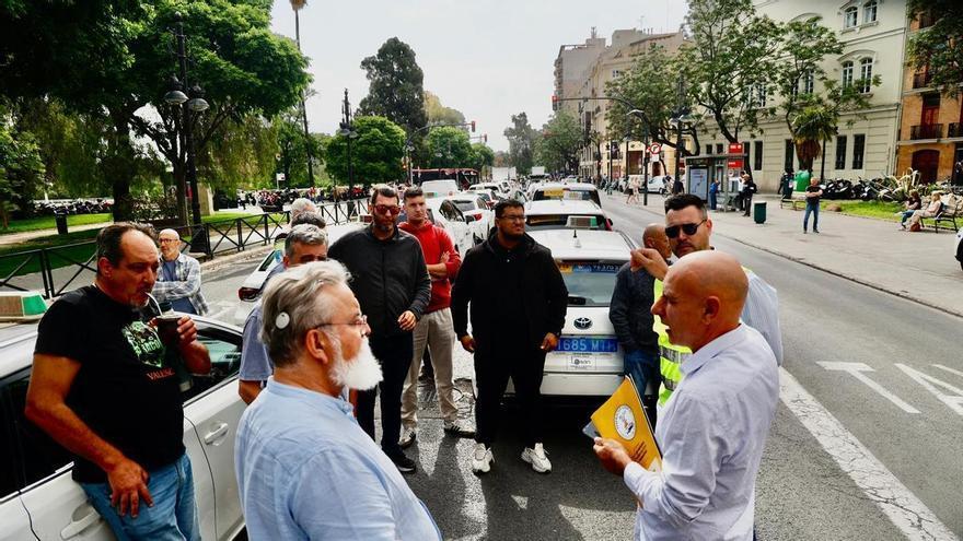 El sector del taxi explica sus reivindicaciones