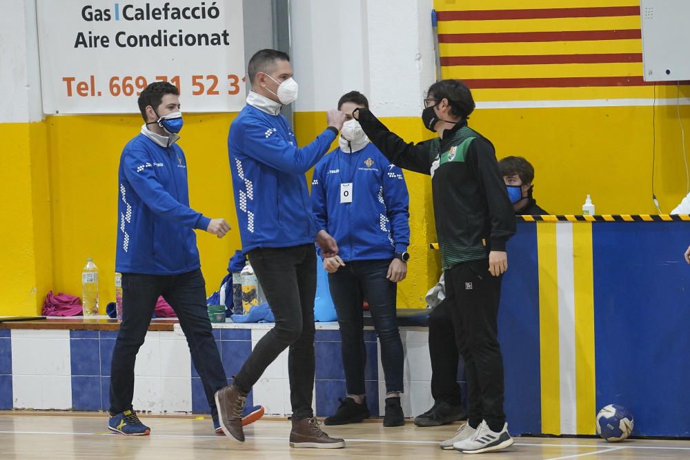 Empat en el derbi gironí d''handbol.