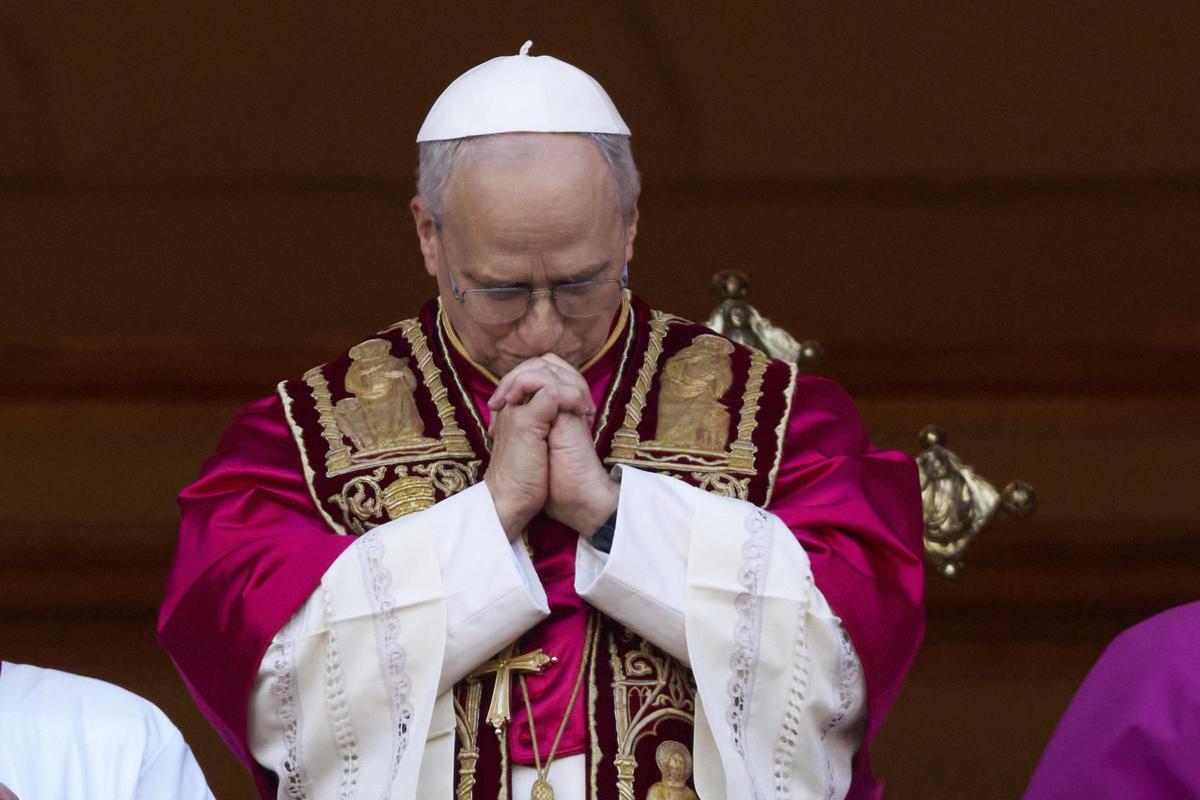 El papa León XIV, tras ser elegido nuevo líder de la Iglesia católica. El papa León XIV, tras ser elegido nuevo líder de la Iglesia católica.