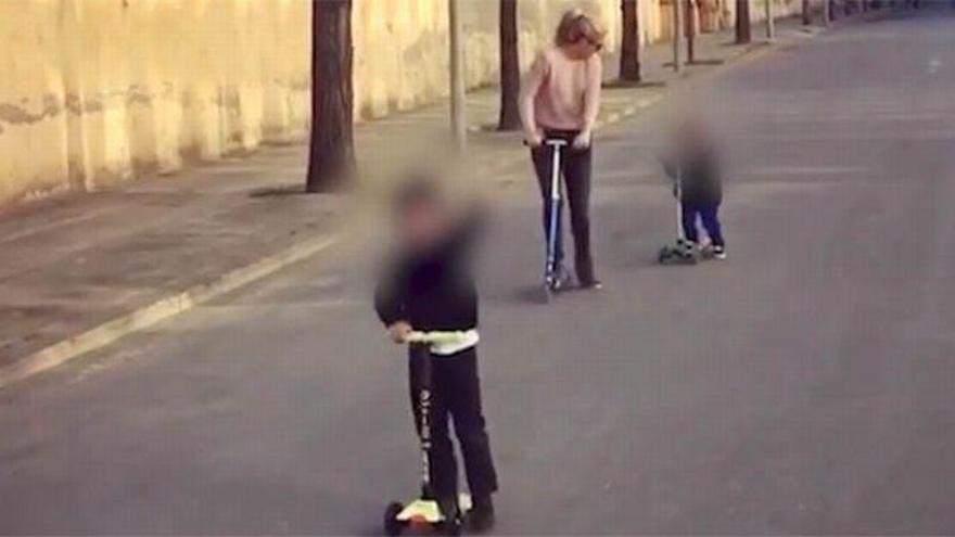 Shakira &#039;desmiente&#039; en patinete los rumores de su tercer embarazo