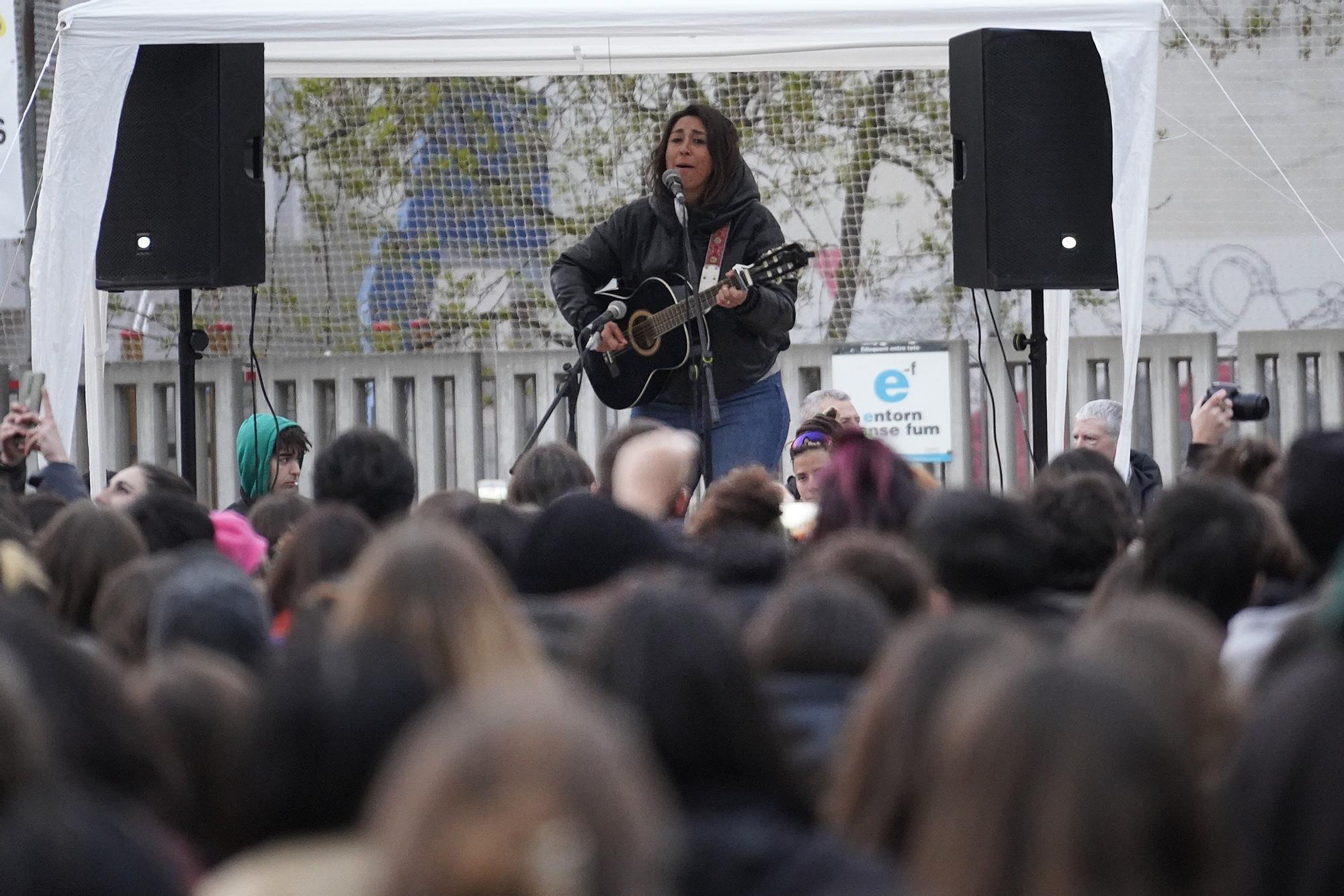 Més de 1.500 persones participen en la manifestació feminista del 8-M a Girona