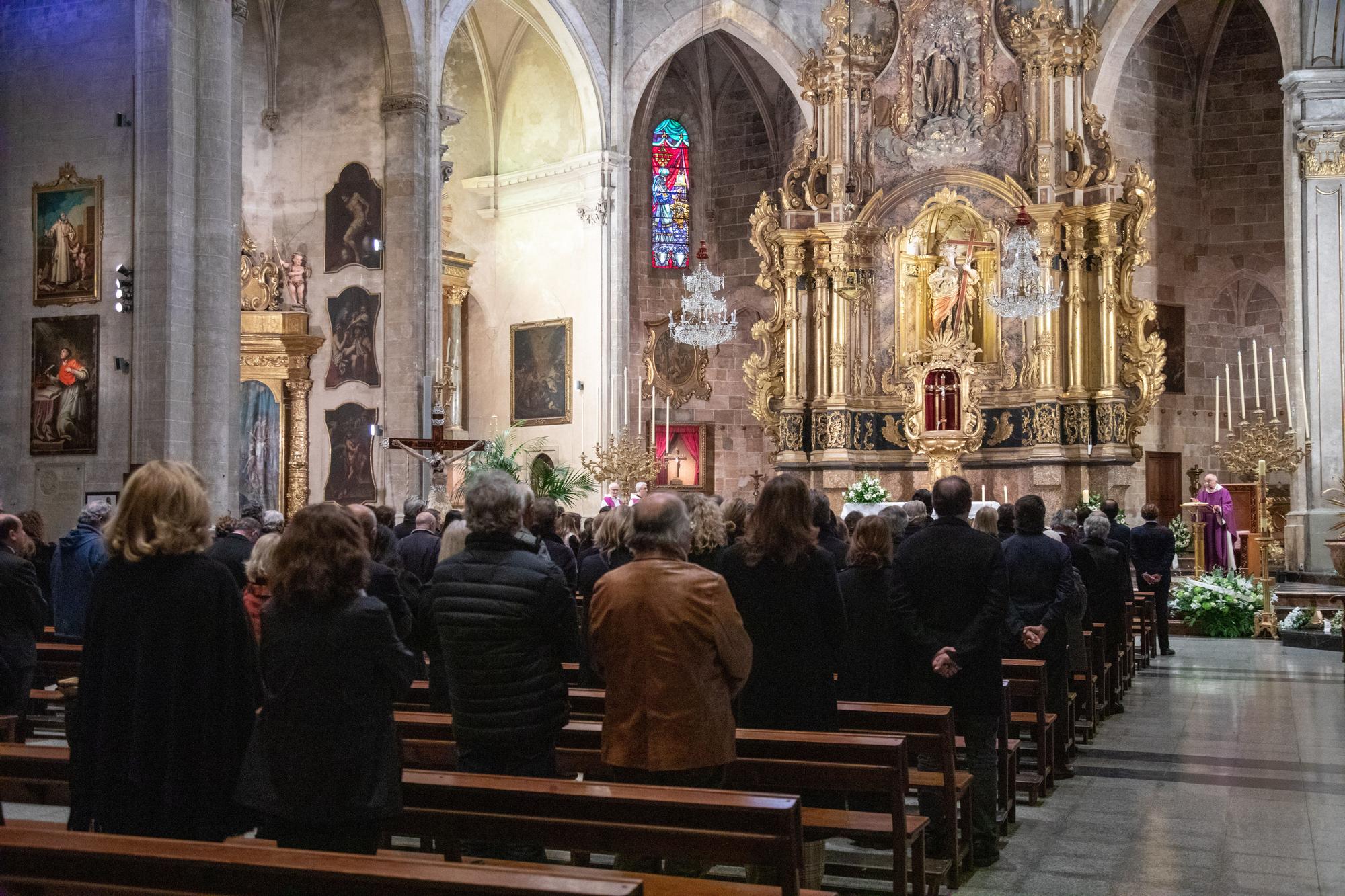 Funeral por Cristina Macaya en Palma