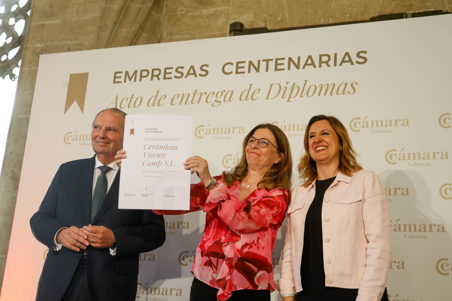 Cámara Valencia homenaje a 26 empresas por su trayectoria centenaria