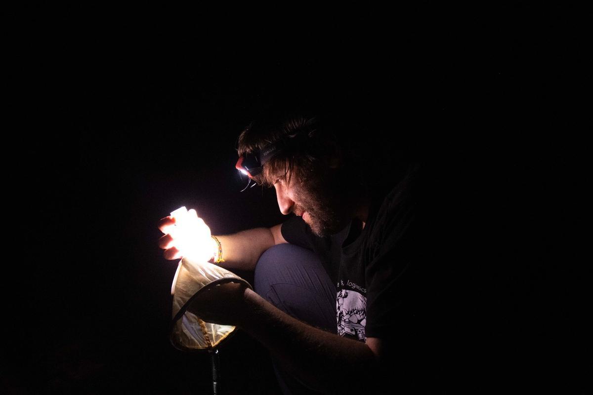Alejando Martínez, en el interior de los Charcos de Luis, en Lanzarote.