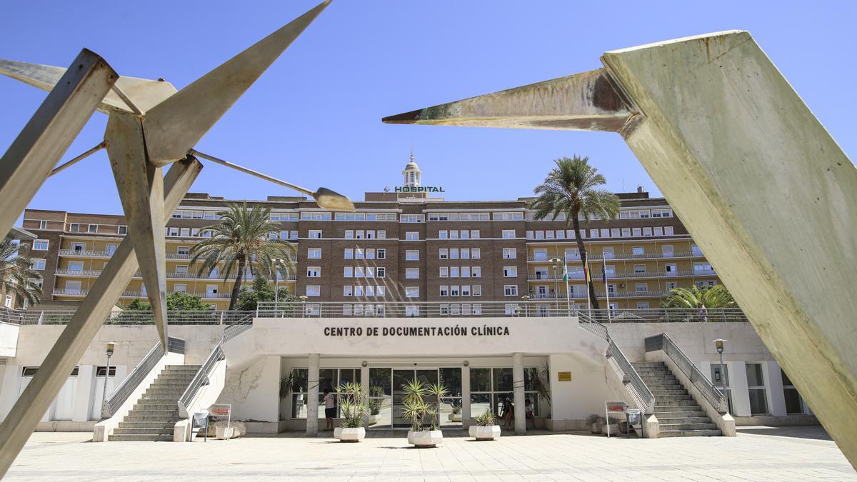 Entrada del Hospital virgen del Rocío donde estuvo ingresada la joven