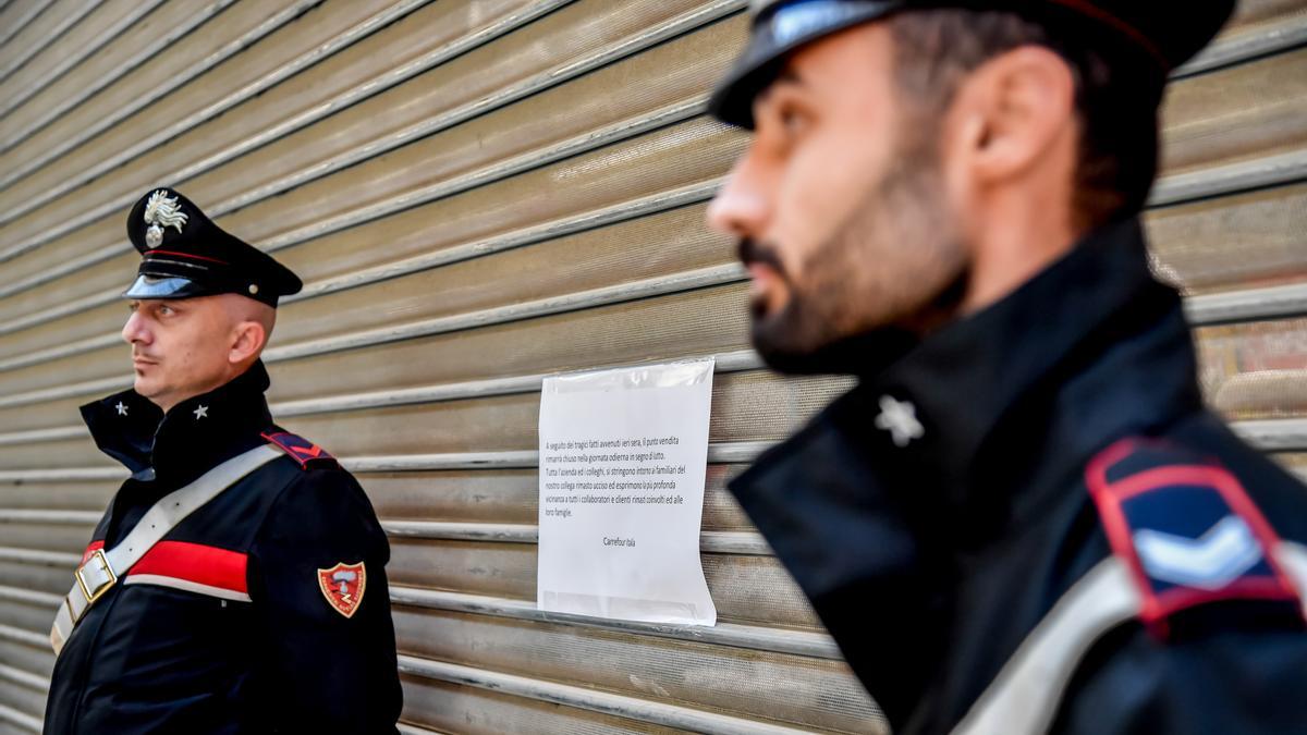 Autoridades italianas en un despliegue en Milán.