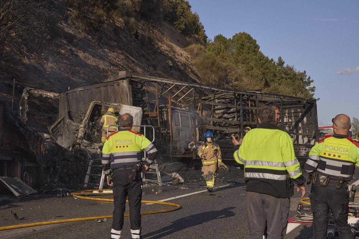 Imatges de l'accident entre dos camions a l'Eix Transversal, a l'alçada de Santa Coloma de Farners Imatges de l'accident entre dos camions a l'Eix Transversal, a l'alçada de Santa Coloma de Farners