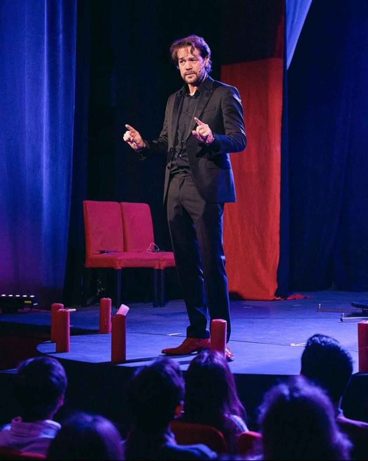 Juan Dávila durante una función en Madrid