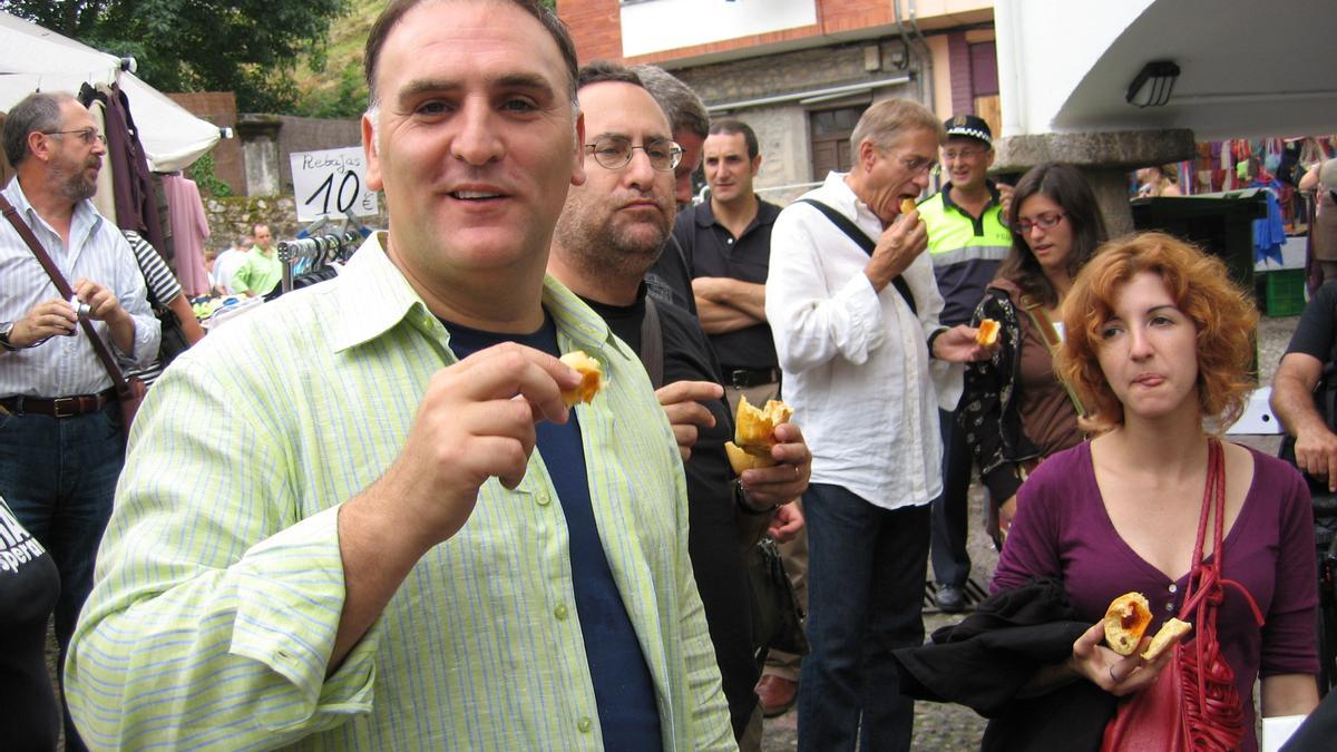 José Andrés, en el mercado de Cangas de Onís