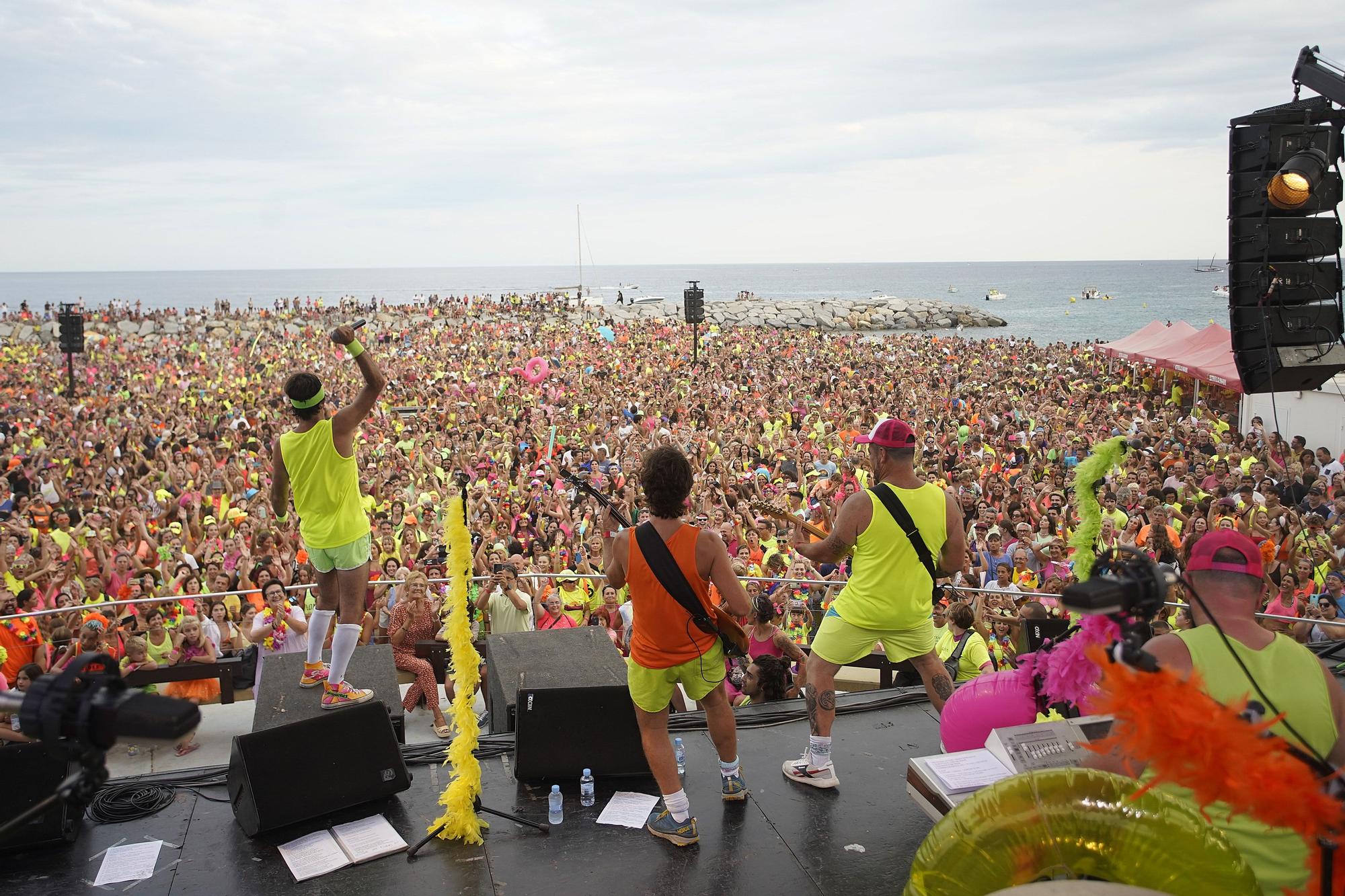 Milers de persones revolucionen Sant Antoni amb la Diverbeach