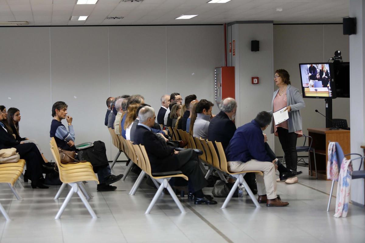 El banquillo de los acusados en el segundo juicio de las piezas 2 y 3 del caso Blasco por el desvío en las ayudas a la cooperación.