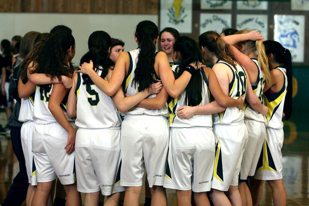 Jugadoras aragonesas antes de un partido de baloncesto