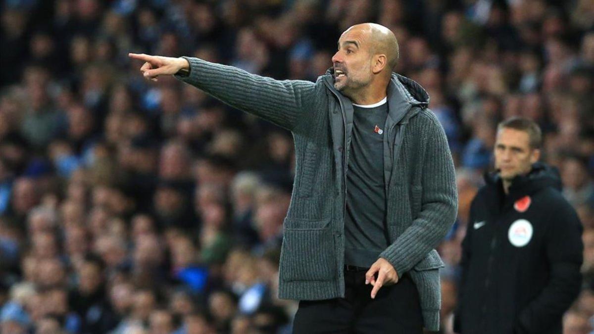 Guardiola, durante el derbi de Manchester