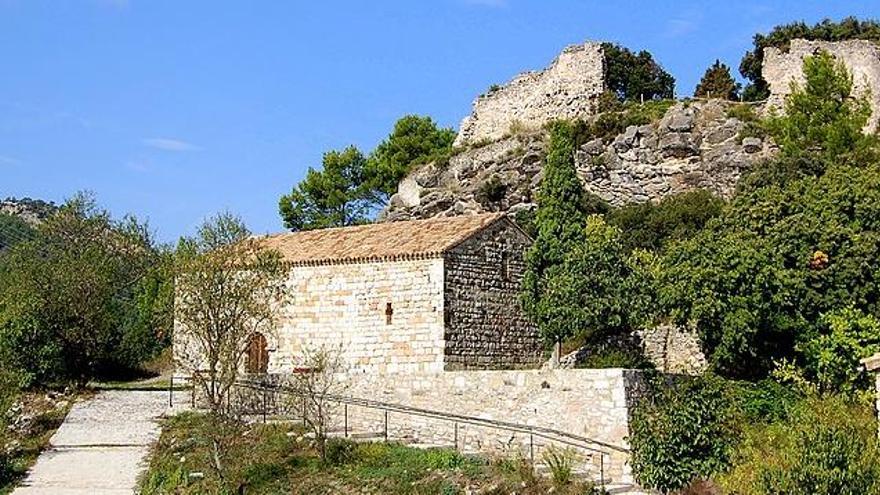 L&#039;interior del recinte del castell de Miralles té un projecte de renovació