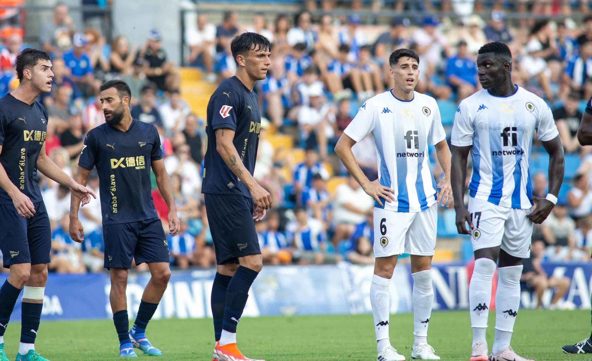 El Hércules celebra el 50 aniversario del Rico Pérez ganando el Trofeo Ciudad de Alicante ante el Alavés