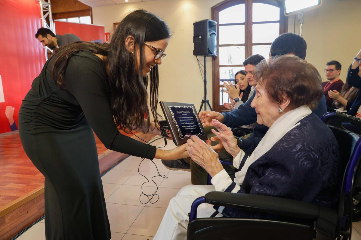 Maricuela, la histórica socialista, homenajeada en Avilés
